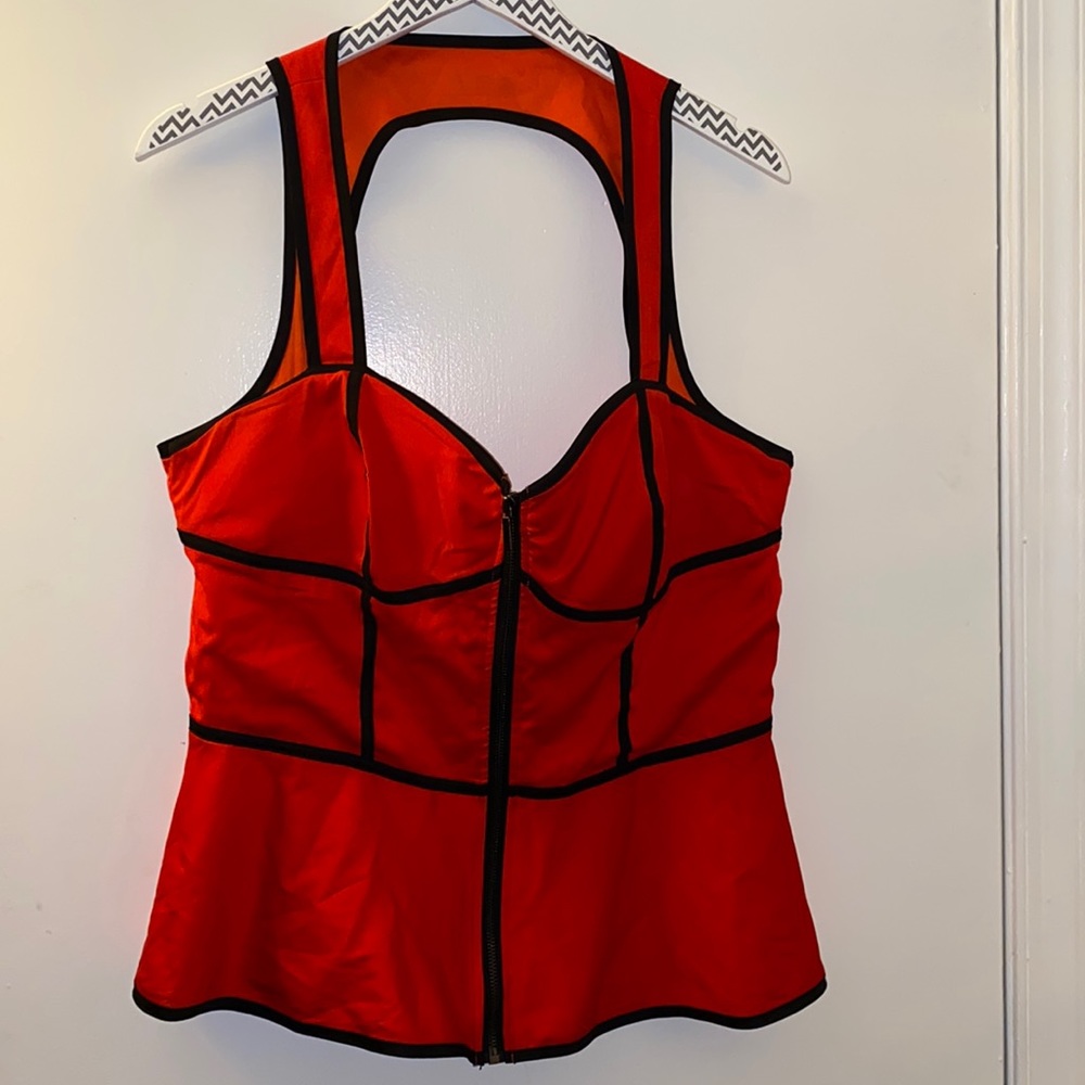 Cute flattering top!